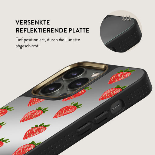 Strawberry Girl - iPhone 13 Pro Max Hülle